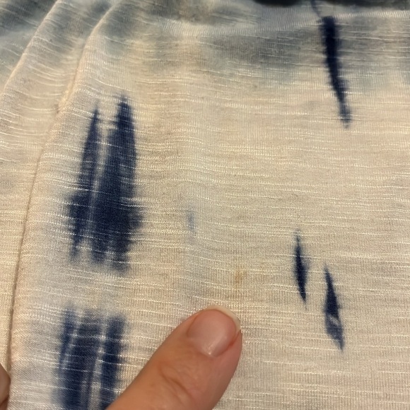 Lane Bryant-22/24-blue and white tie-dye flutter sleeve pull over top blouse - Picture 11 of 11